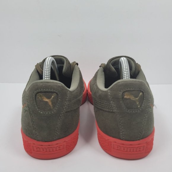 Puma Suede Dragon Edition Men's Green Red Sneakers 368359 01 US Size 9 - Picture 4 of 8